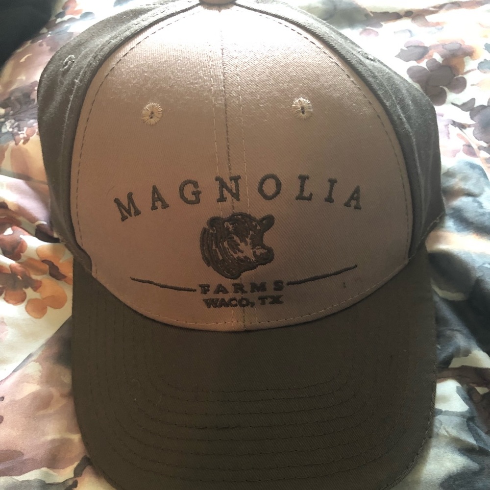 Magnolia hat